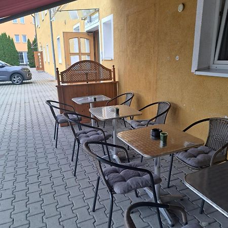 Hotel A8 Lukas Bei Blue Augsburgo Exterior foto
